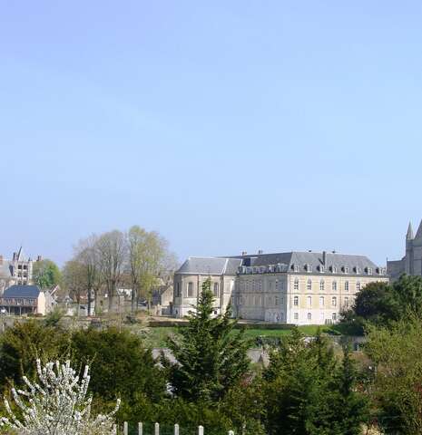 Visite guidée - Le centre historique de Châteaudun Visite guidée - Le centre historique de Châteaudun