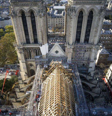Micro-Folie : découverte de la collection Notre-Dame de Paris