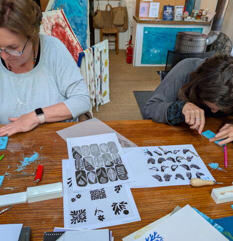 Découverte de la technique de la LINOGRAVURE avec Suzanne.