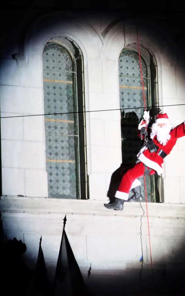 Descente du père noël à Férin