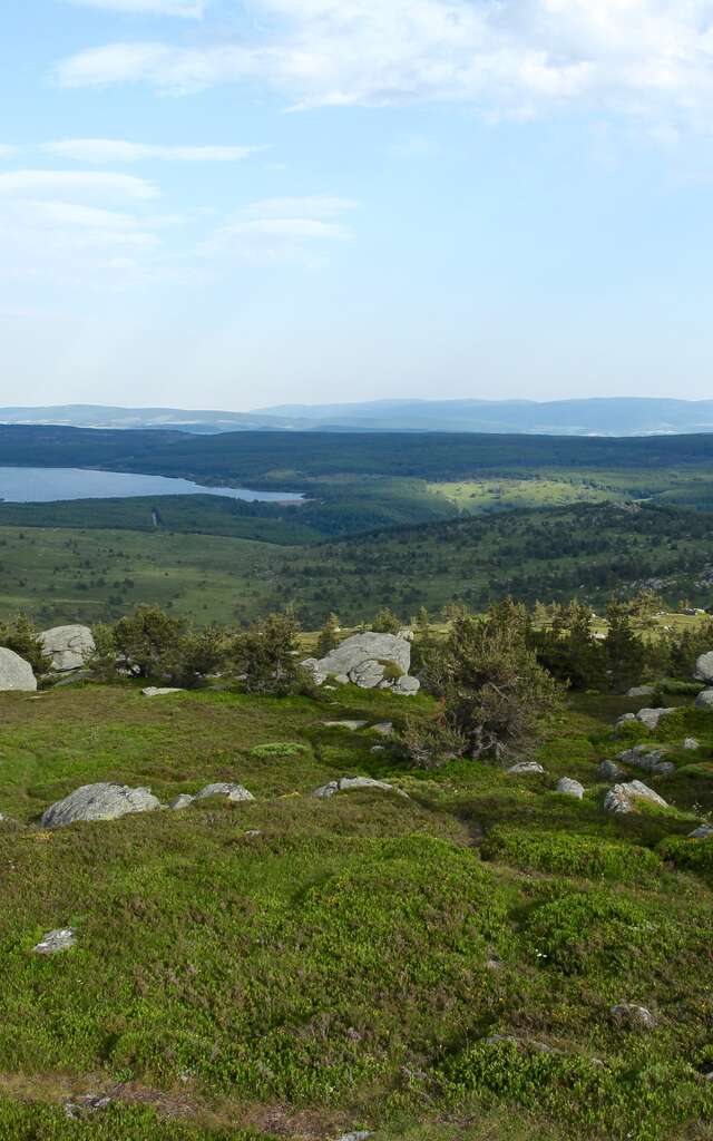 TOUR DU LAC DE CHARPAL