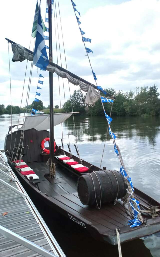 BALADE SUR LA SARTHE À BORD D'UNE TOUE SABLIÈRE