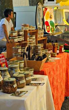 Marché aux Quatre-Routes du Lot