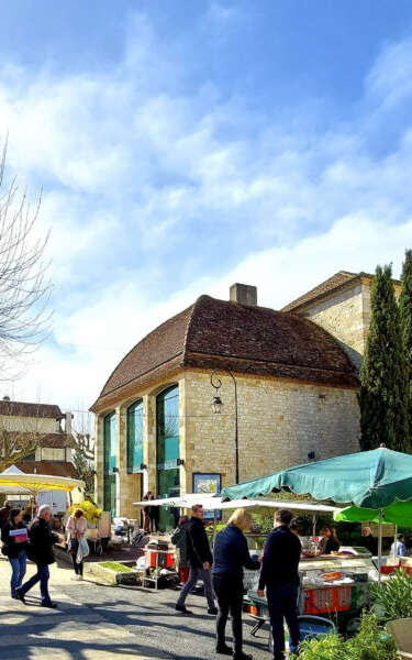 Marché dominical à Souillac