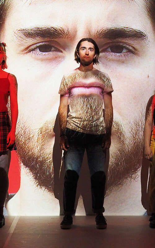 Entrée des artistes - Madani Cie / Le Théâtre