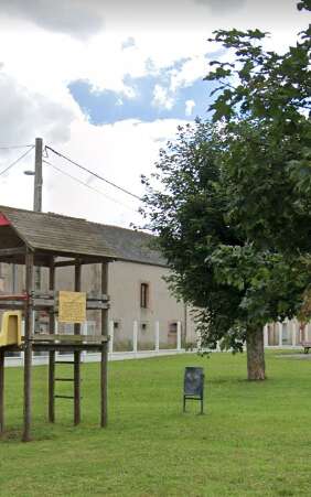 Fontanières (Bourg) : aire de pique-nique et de jeux