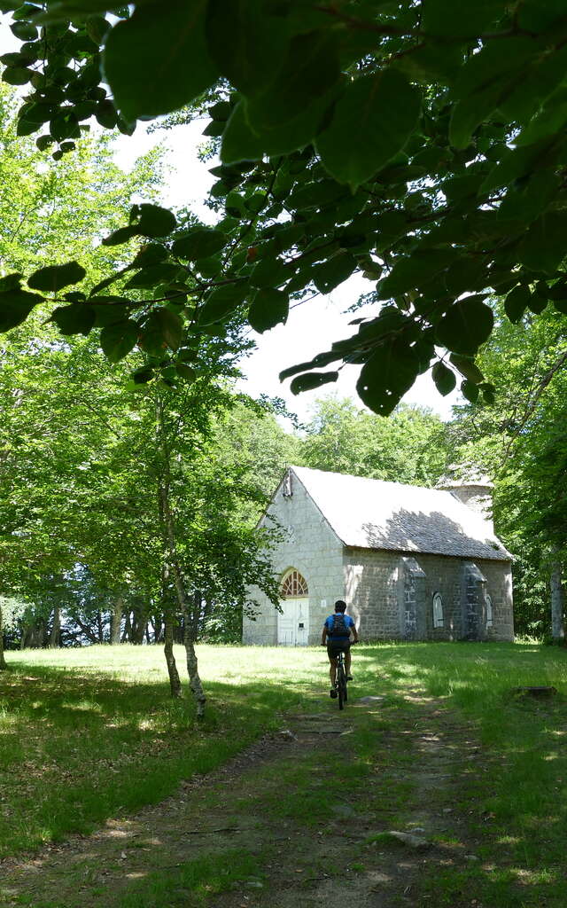 St-Agnant-près-Crocq (Chapelle St Michel) : Aire de pique-nique