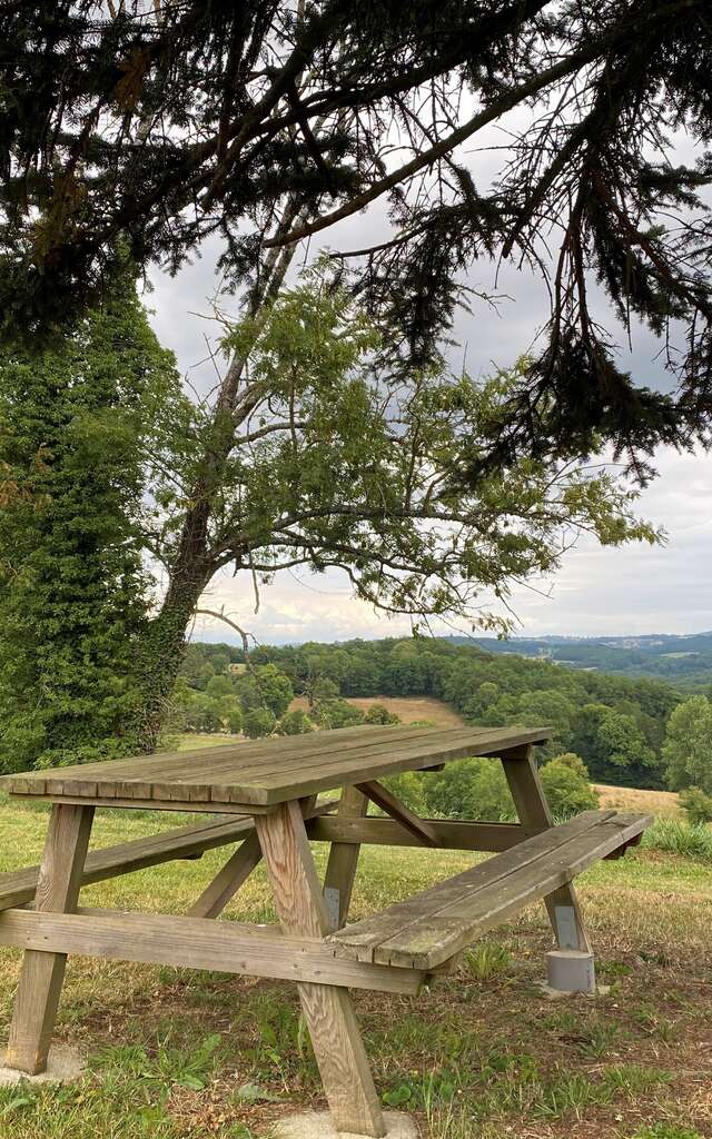 Aire de pique-nique à St-Silvain-Bellegarde