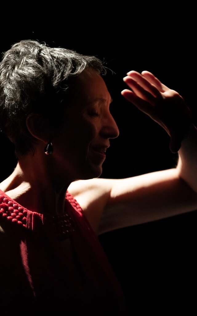 Théâtre "Solo d'humeur russe pour actrice émotionnellement élastique"