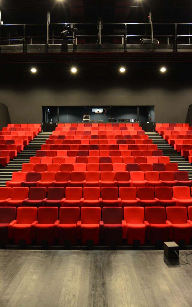 Industrielle Attitude : Théâtre Les 3 Chênes