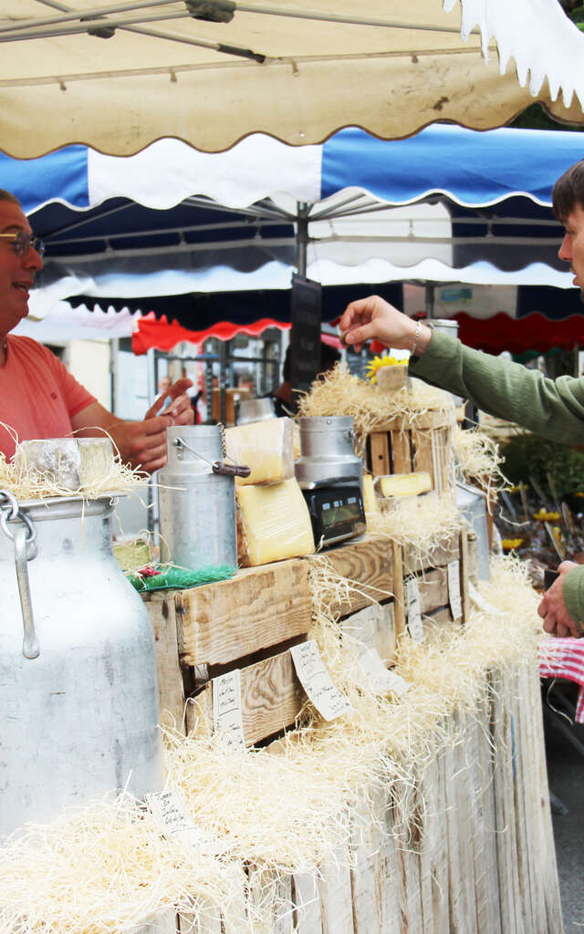 Marché de Louverné
