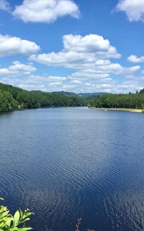 Le lac de Sainte-Hélène, à Bujaleuf