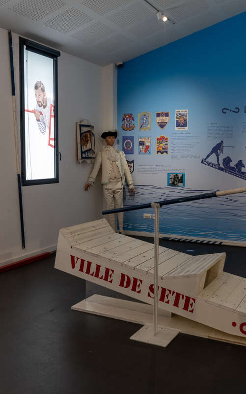 TAILLÉS SUR MESURE, UN SIÈCLE DE COSTUMES DE JOUTEURS À SÈTE