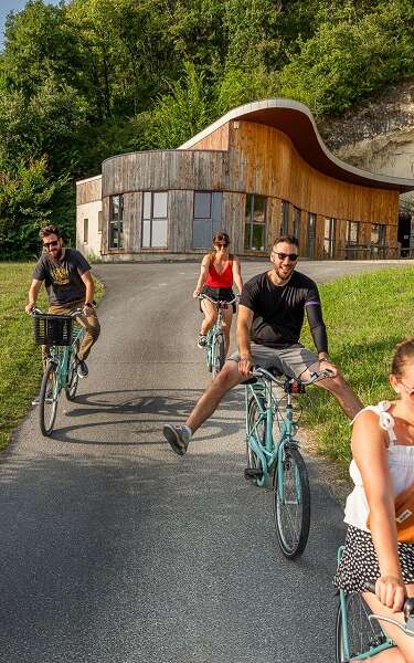 CLAN - Location de vélos VTC VTT VAE