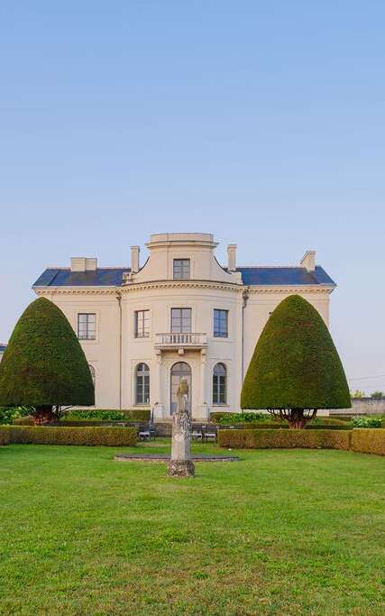 DOMAINE DU CHATEAU DE CANDES ART & SPA ****