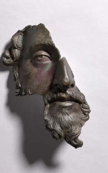 1er dimanche du mois : Visite guidée exposition temporaire - "Visages. L'art du portrait grec et romain dans les collections du Louvre".