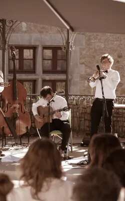 NOÉ EXTRAT + MÉLANIE LESAGE + CAZELLE CAFÉ