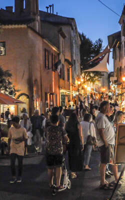 Nights of art for traders