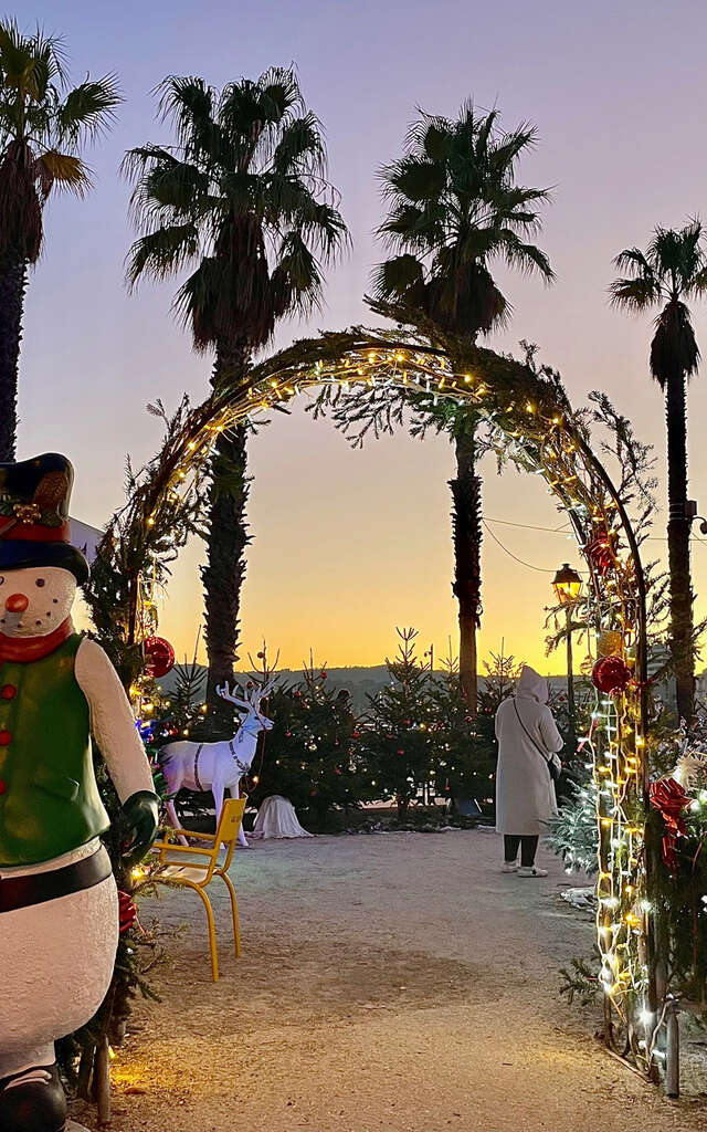 Ateliers dans le chalet du Père Noël sur le marché de Noël