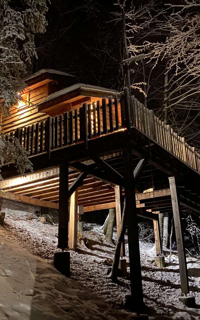 Là-Haut, cabanes perchées