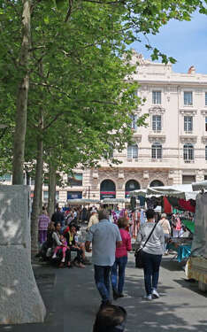 Marché aux vêtements