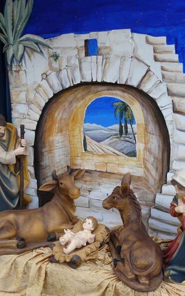 Meeting with the creator of santons and cribs at the Musée de la crèche - Lucéram