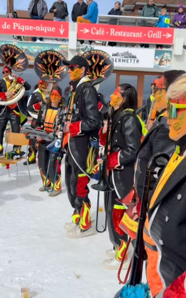 Les Guggens à Thyon 2000