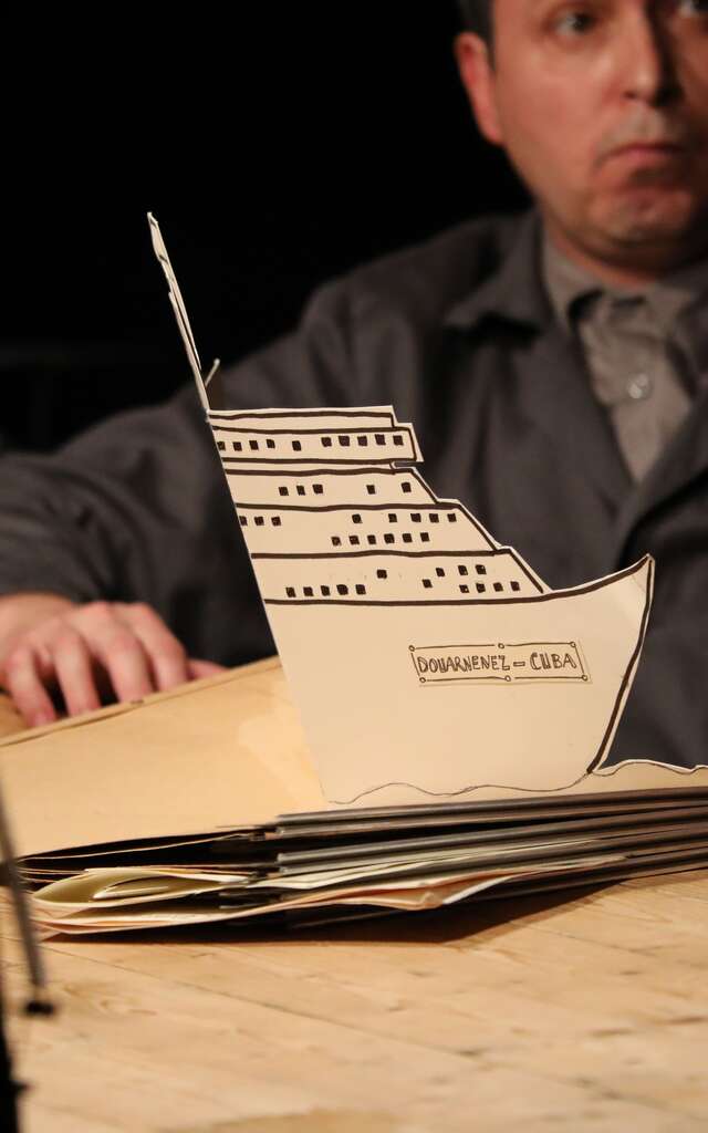 Théâtre d’objet et de papier / Un Océan D'amour