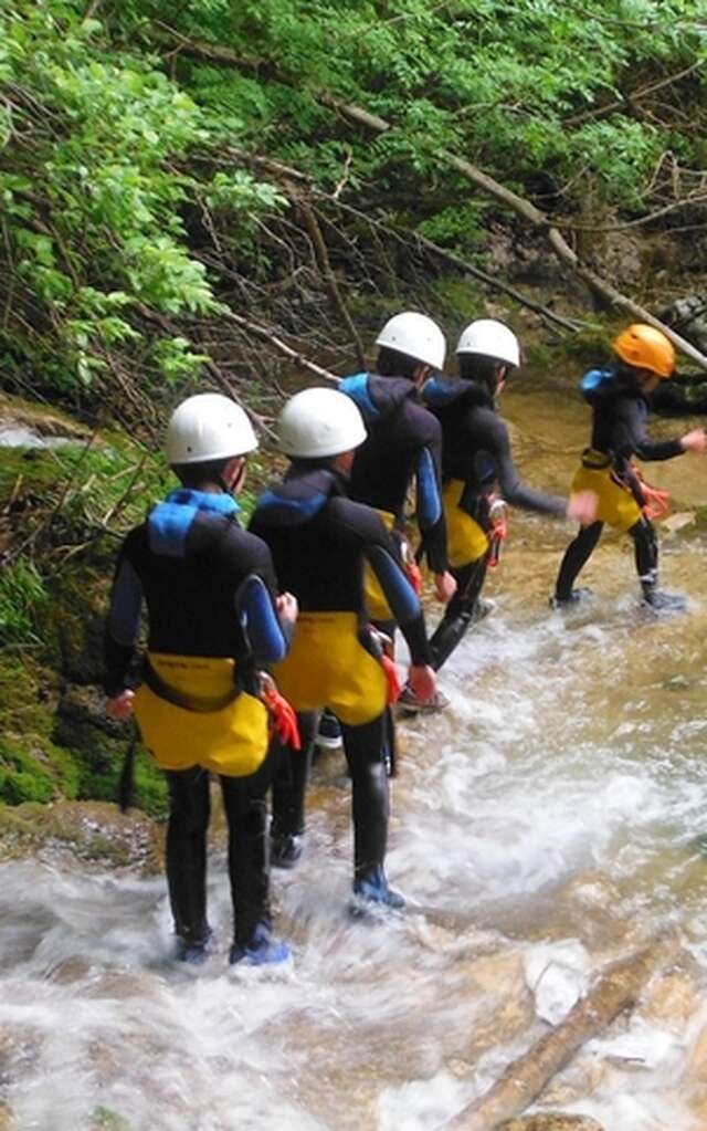 Canyoning famille - avec Guides du Bugey