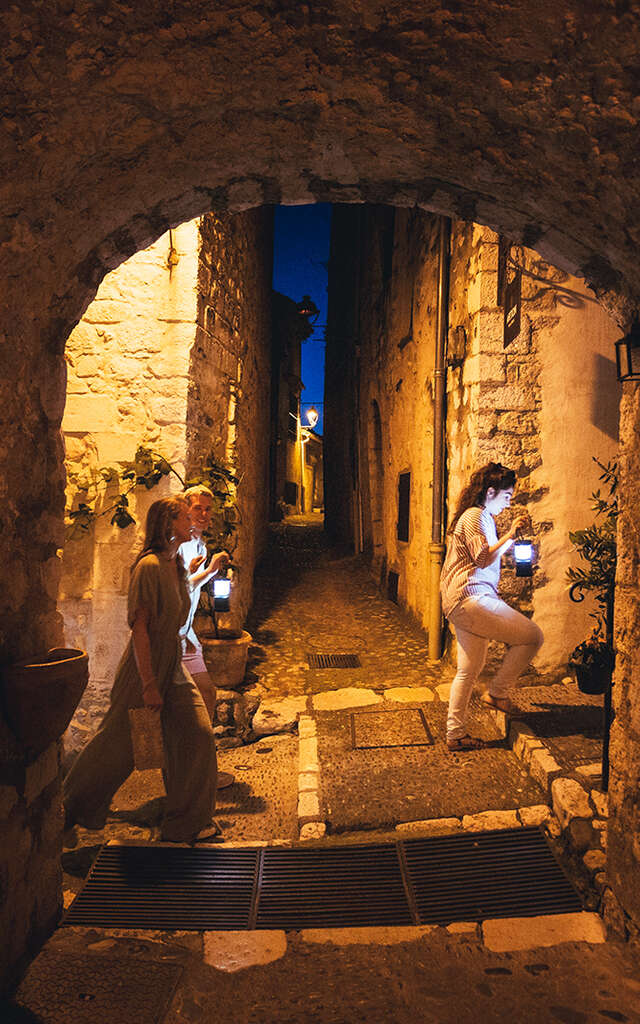 Lantern light tour in French