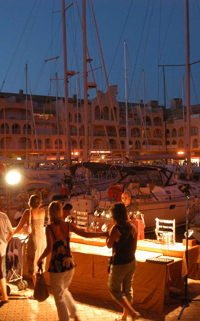Mercato notturno del porto di Hyères