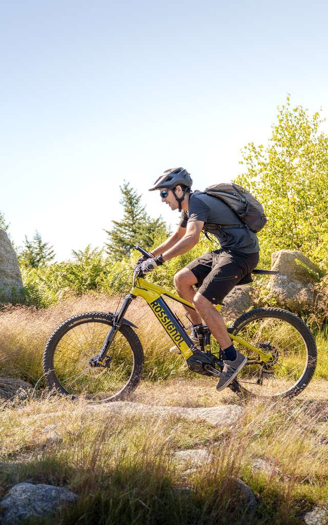 Respirez, roulez, explorez en roues libres en Livradois-Forez