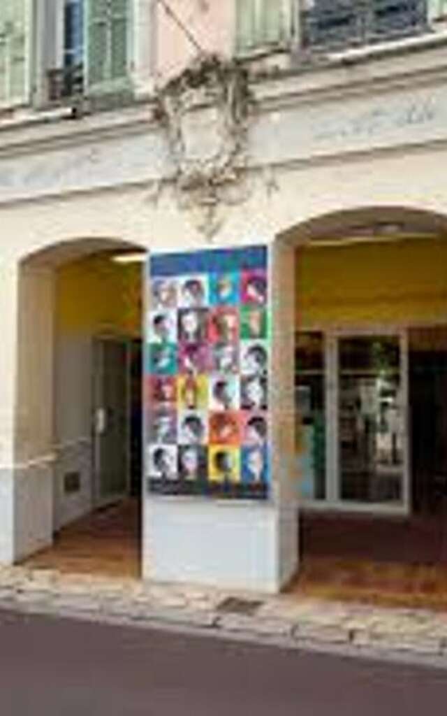 "Origami" at the Musée Peynet et du Dessin Humoristique - Antibes Juan-Les-Pins