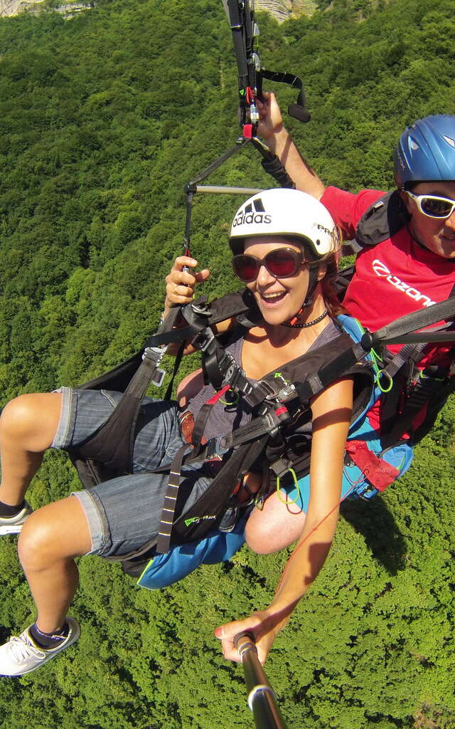 Tandem paragliding flight St Hilaire