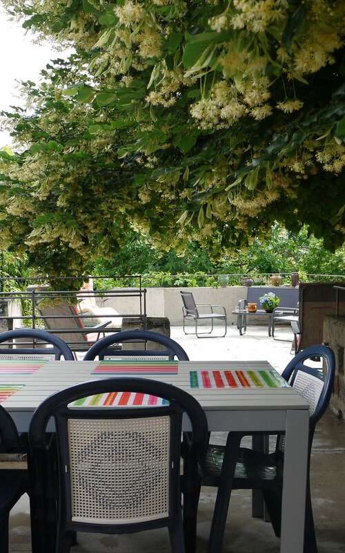 À l'ombre du tilleul