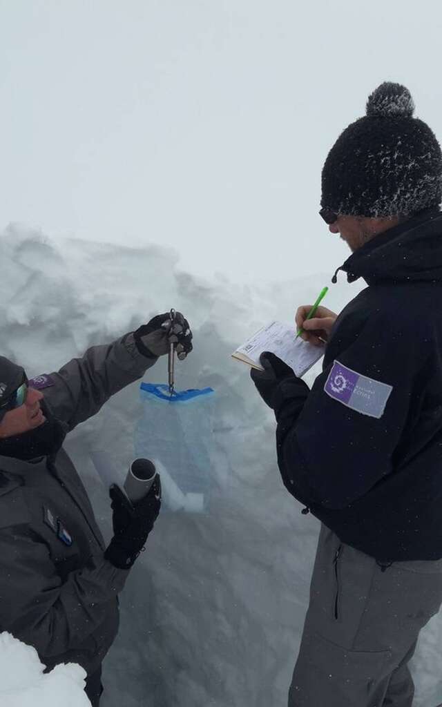 Le suivi du manteau neigeux : sondage par battage
