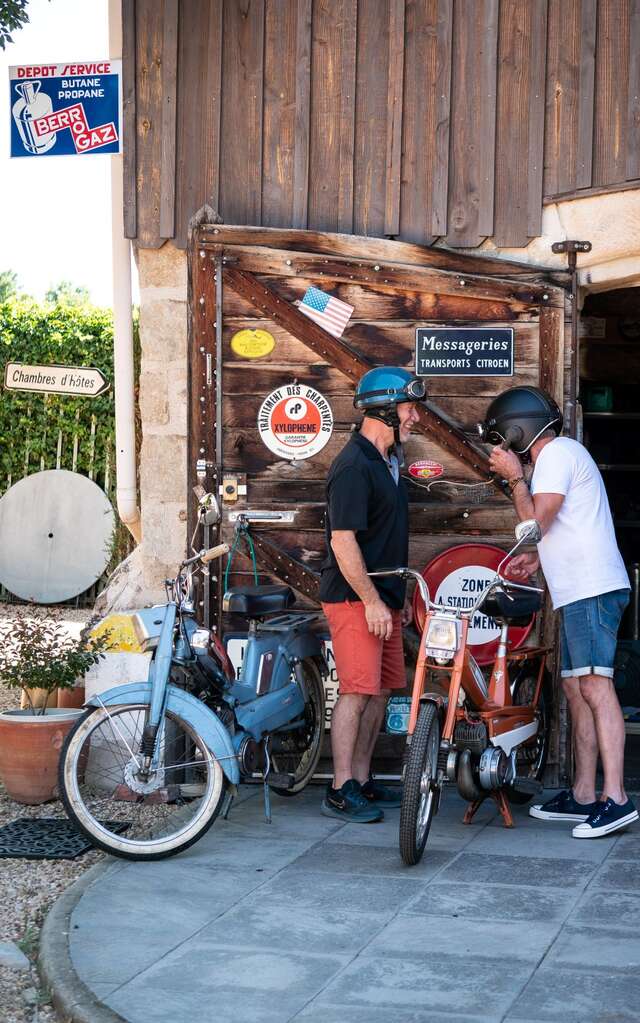 Partez en balade à mobylette et dormez rétro