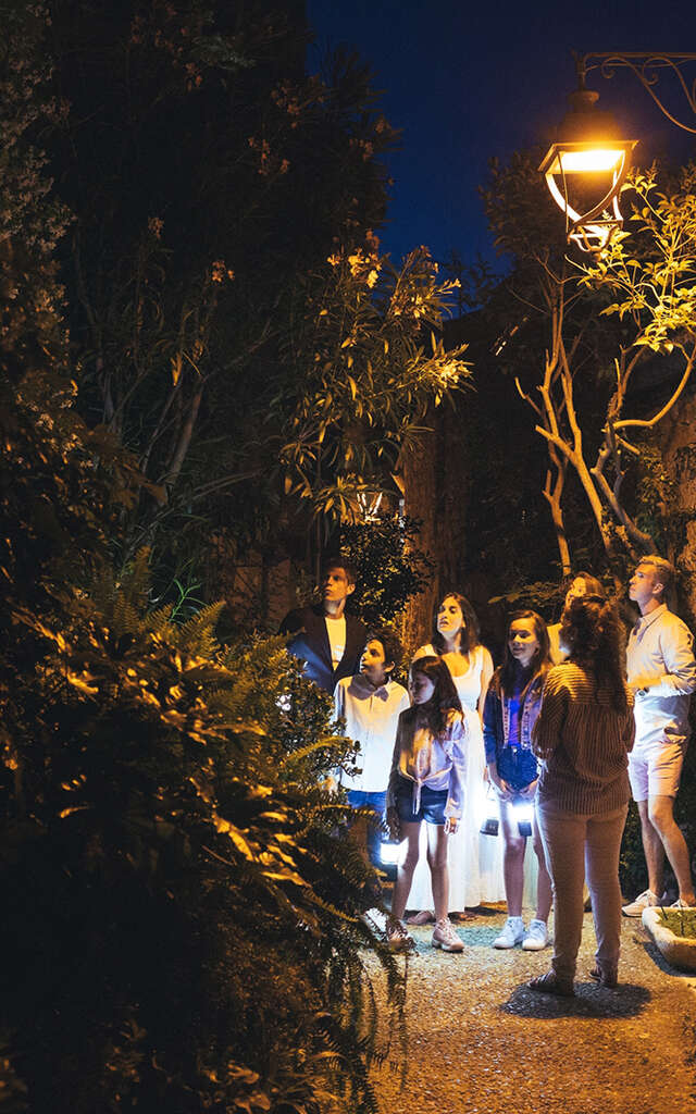Guided tour by lantern