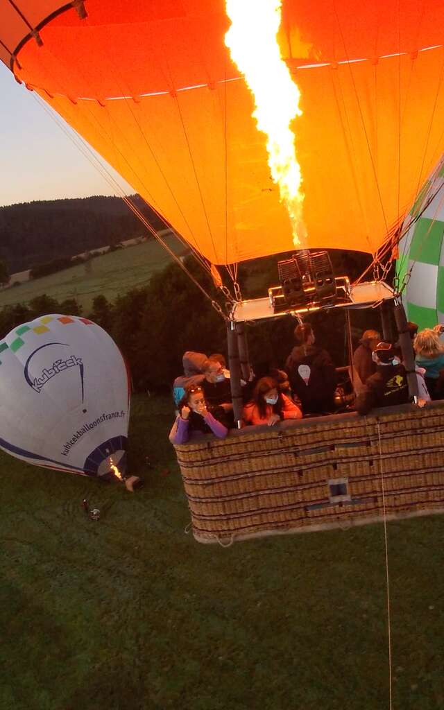 Profitez d'un baptême en montgolfière et d’un hébergement insolite