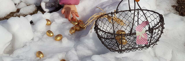 Chasse aux oeufs des tout-petits
