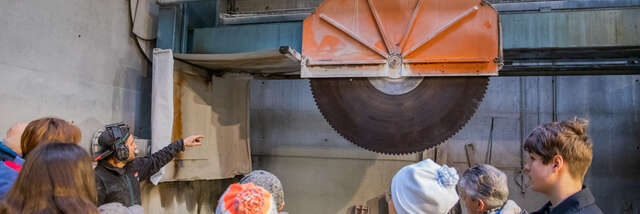 Guided tour (in French) of the granite stonemasonery business "Laurenzio"