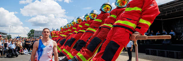 DEMONSTRATION DE L'EQUIPE DE GYMNASTIQUE DE LA BRIGADE DES SAPEURS-POMPIERS DE PARIS