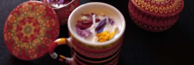 Atelier créatif : Fabrication de bougie à la cire de soja, décorée avec des fleurs séchées