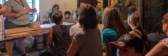 Clos Parchet Farm and Folk Museum Tour in French