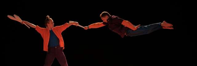 Duo circassien, acrobate et jongleur : La fabuleuse histoire de Basarkus
