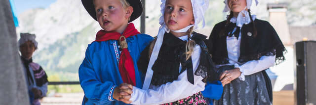 Traditional dances with Lou Socali.