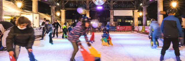 La patinoire en glace sous la Grenette