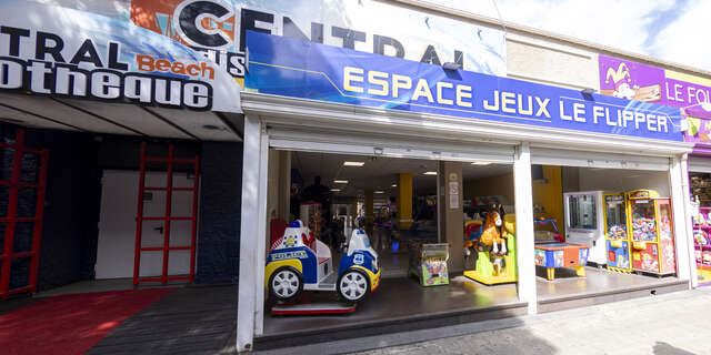 LA SALLE DE JEUX LE FLIPPER