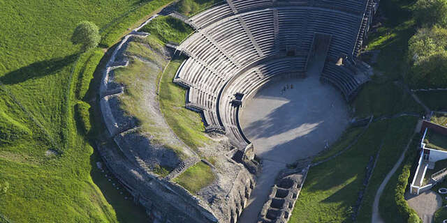 Un des plus Grands amphithéâtres de la Gaule
