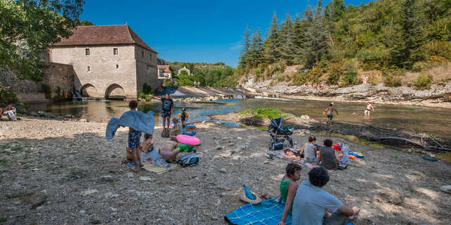 Baignade du moulin de Cabrerets dans la rivière Célé